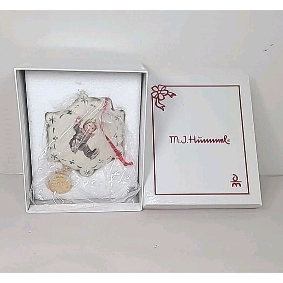 2010 M.J Hummel Skater In Stride Annual Ornament Porcelain Christmas W/box - Picture 6 of 6